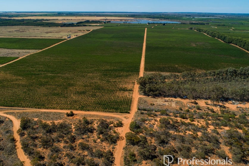 Click to view all images 1041 Brownport Road Iraak VIC 3494 - Image 3