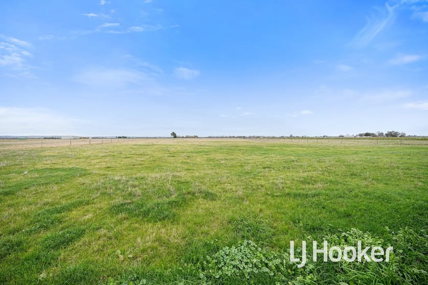Click to view all images 730 Murray Road Iona VIC 3815 - Image 3