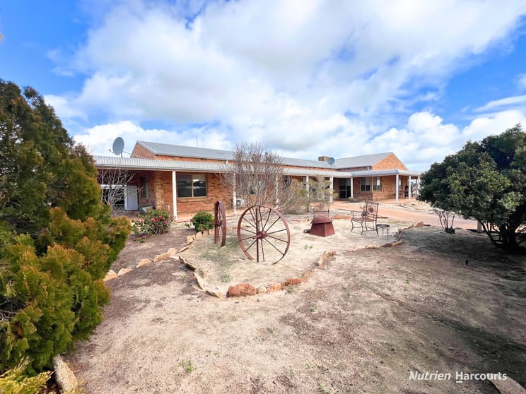 Click to view all images 895 Hunter Road South Kumminin WA 6368 - Image 1