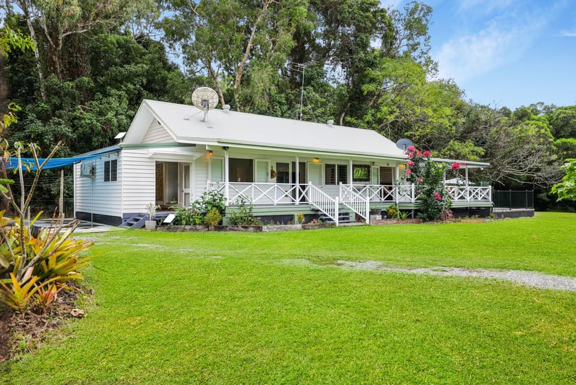 Click to view all images 4990 Captain Cook Highway Oak Beach QLD 4877 - Image 3