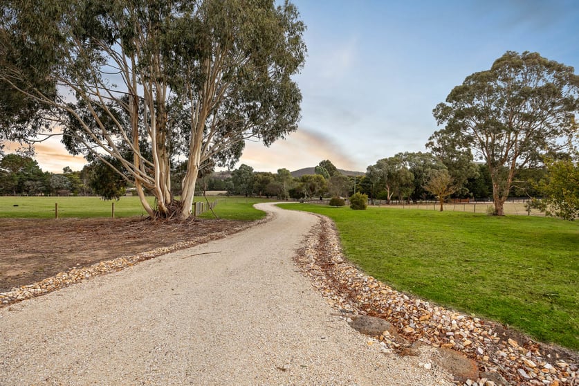 Click to view all images 149 Yaamba Drive Riddells Creek VIC 3431 - Image 2