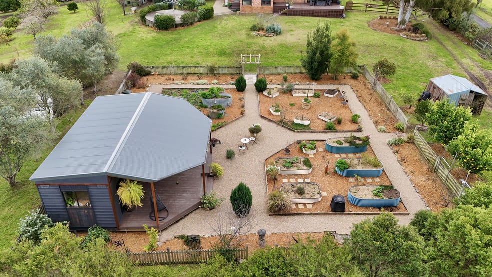 Click to view all images 10 Uralla Road East Kurrajong NSW 2758 - Image 2