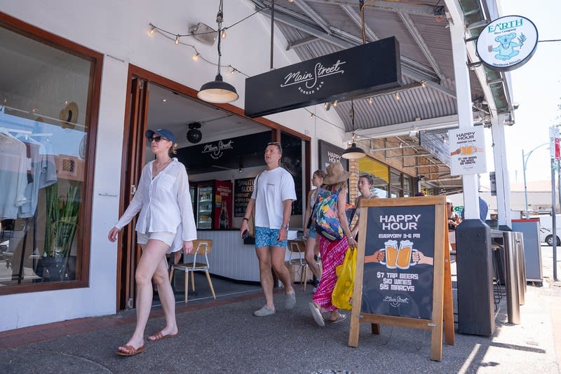 Click to view all images 18 Jonson Street Byron Bay NSW 2481 - Image 2