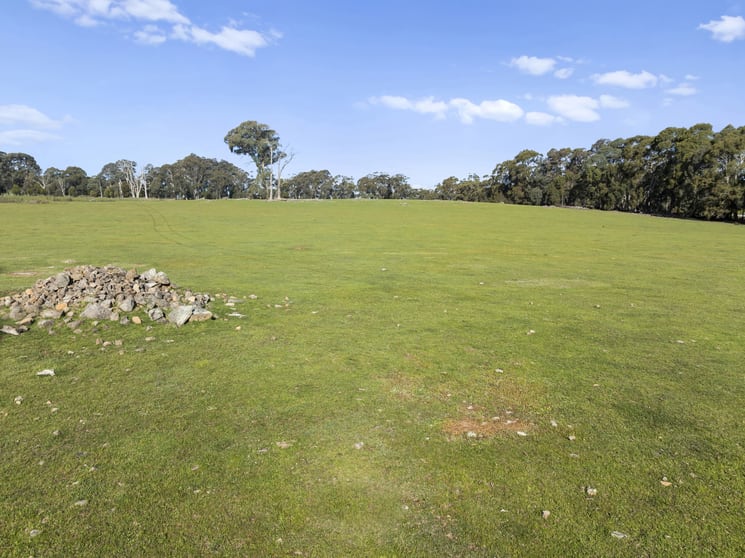 Click to view all images 1028 Upper Boho Road Boho South VIC 3669 - Image 3