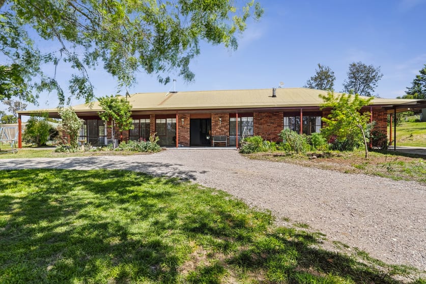 Click to view all images 40 Gap Road Parkesbourne NSW 2580 - Image 2
