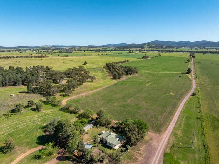 Click to view all images 92 Campbells Lane Canowindra NSW 2804 - Image 2