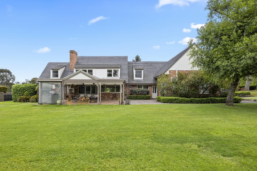Click to view all images 22 Mountain Flat Road Narre Warren East VIC 3804 - Image 3