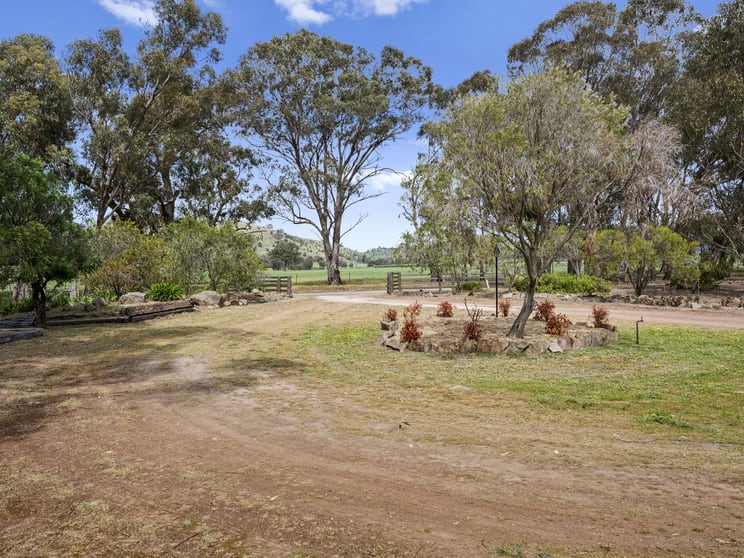 Click to view all images 23 Gilliland Road Euroa VIC 3666 - Image 3