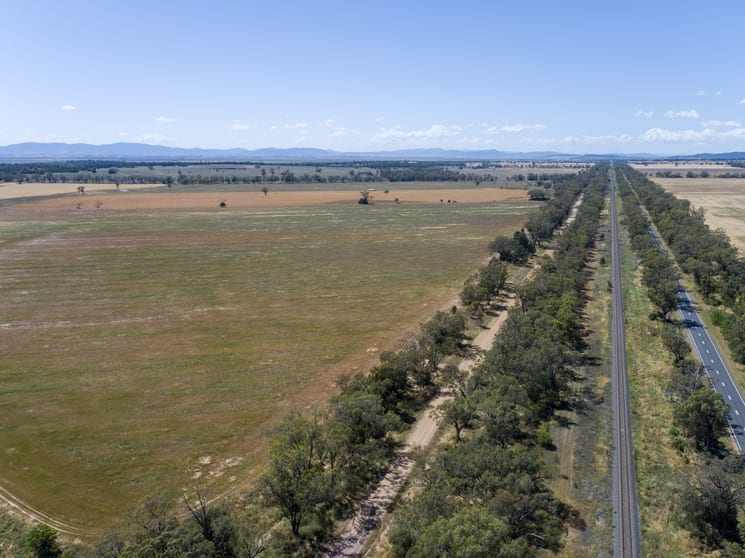 Click to view all images 1076 Watermark Road Curlewis NSW 2381 - Image 3