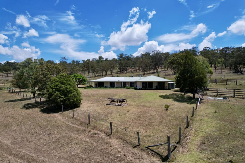 Click to view all images 132 Wrights Road Mount Tabor QLD 4370 - Image 2