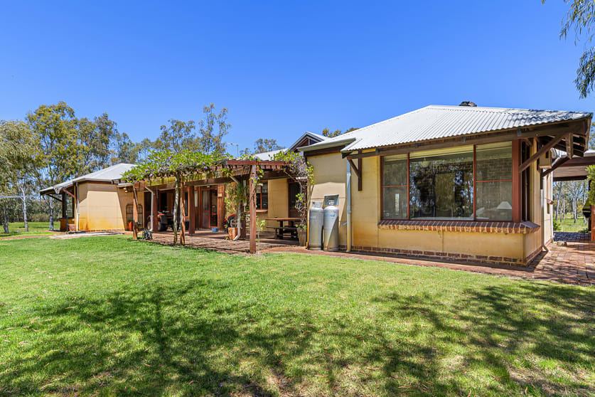 Click to view all images 80 Young Road Baldivis WA 6171 - Image 3