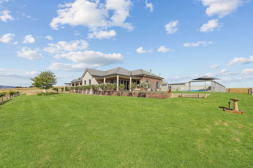 Click to view all images 108 Thompsons Hill Retreat White Rock NSW 2795 - Image 3