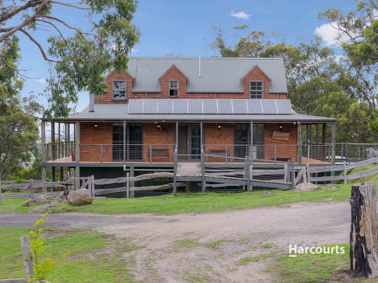 Click to view all images 2570 Princes Highway Tynong VIC 3813 - Image 2