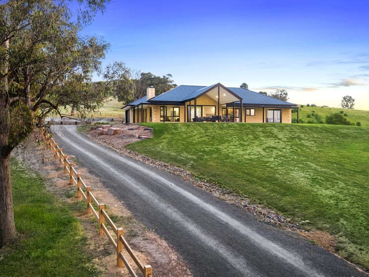 Click to view all images 131 Webbs Lane Taggerty VIC 3714 - Image 2