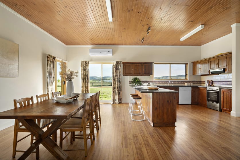 Click to view all images 1133 Kilmore Lancefield Road Springfield VIC 3434 - Image 3