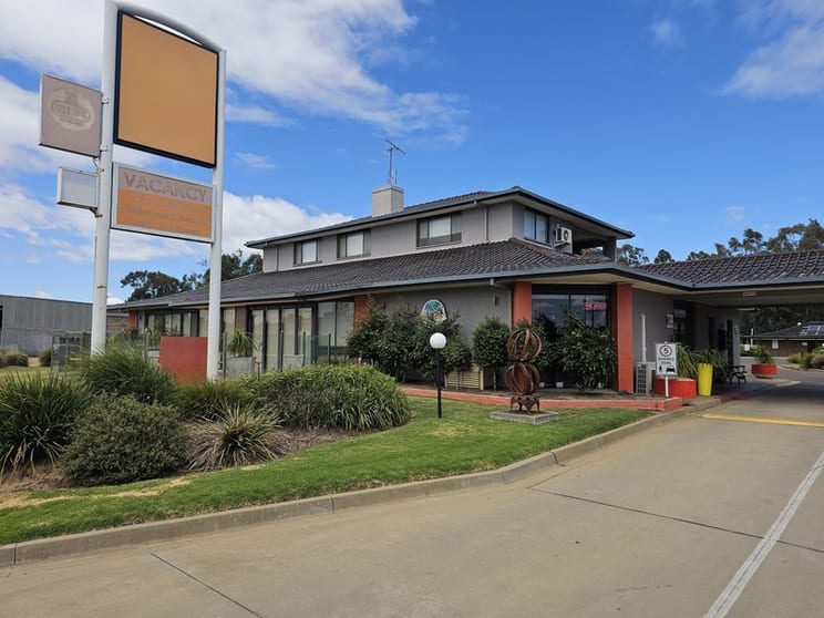 Click to view all images Motel business for sale in Moama - Image 2