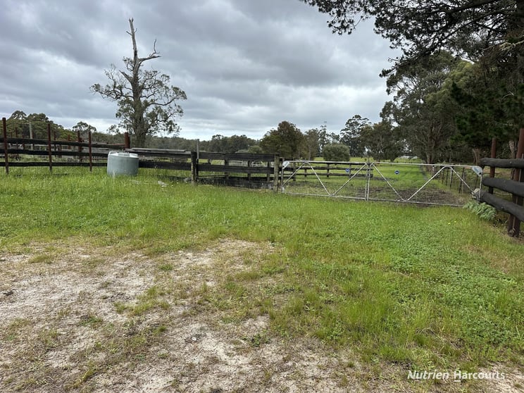 Click to view all images 1636 Muirillup Road Boorara Brook WA 6262 - Image 2
