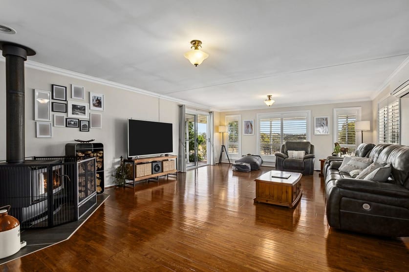 Click to view all images 124 Bendenine Road Binalong NSW 2584 - Image 3