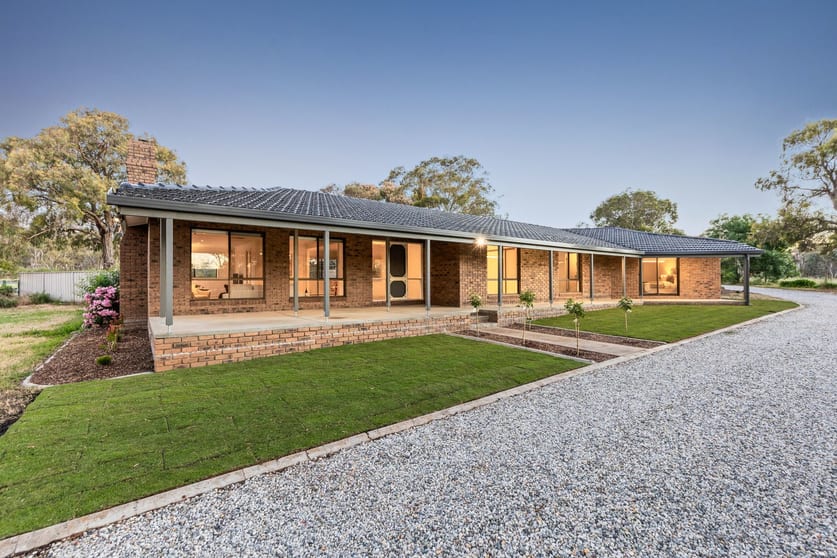 Click to view all images 16 Collins Lane Emu Creek VIC 3551 - Image 2