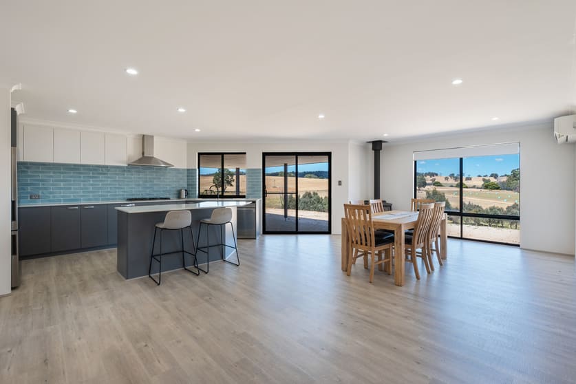 Click to view all images 2003 Winnejup Road (Mayanup) Boyup Brook WA 6244 - Image 3