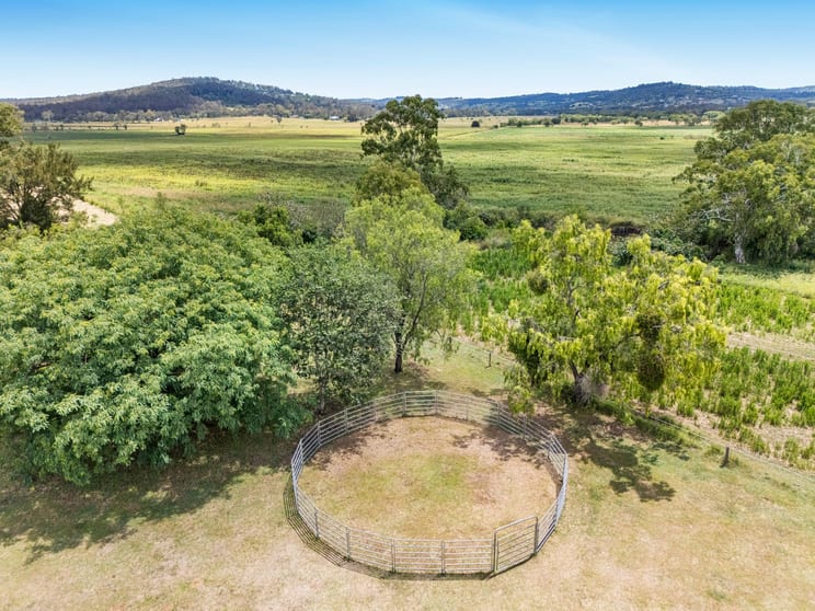 Click to view all images 33 Heise Road Hatton Vale QLD 4341 - Image 2
