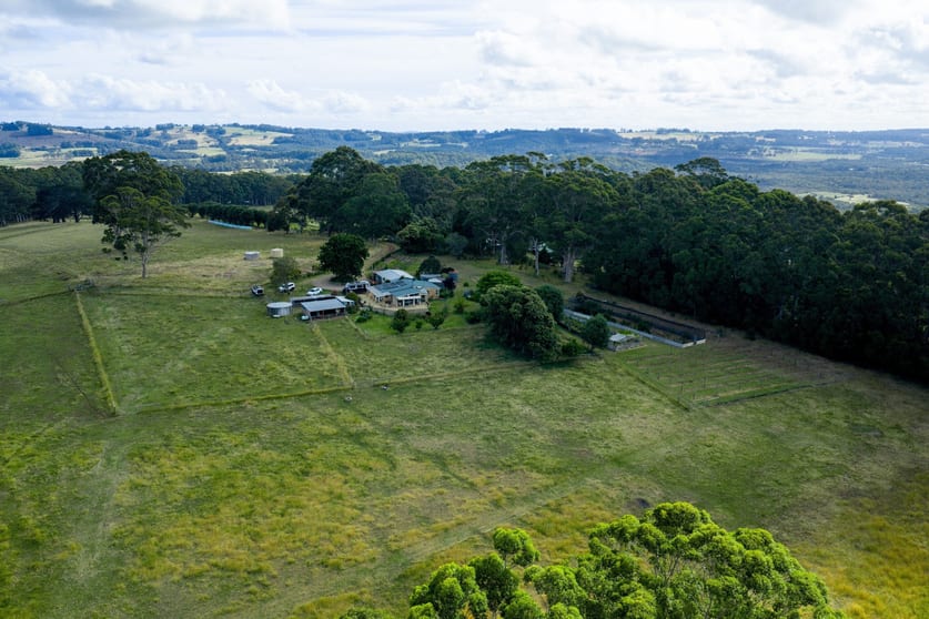 Click to view all images 125 Silver Road Scotsdale WA 6333 - Image 3