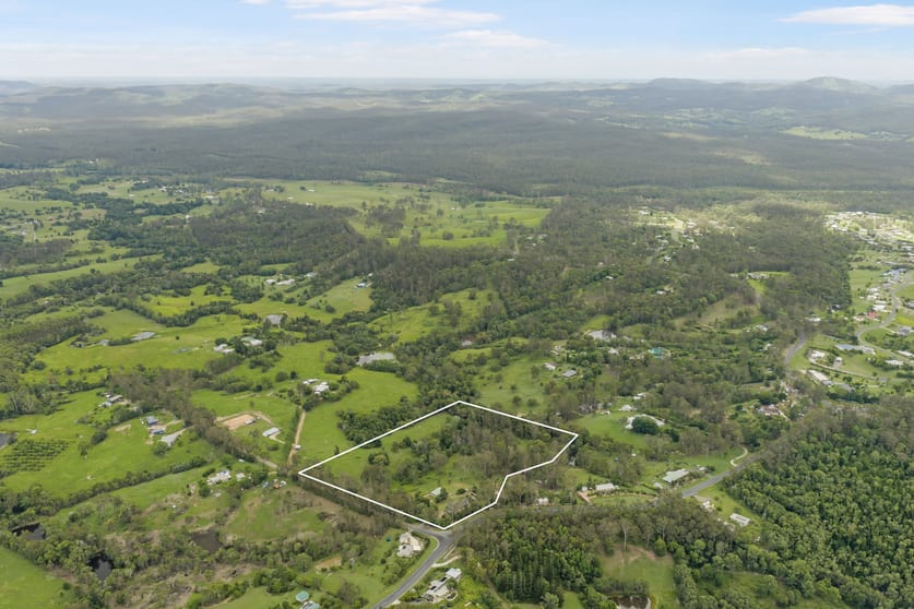 Click to view all images 4 Percival Road Chatsworth QLD 4570 - Image 2