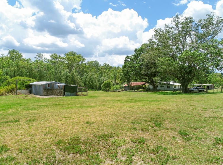 Click to view all images 393 Gittins Road Withcott QLD 4352 - Image 2