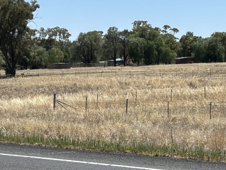 Click to view all images 48 FURNERS LANE Trewilga NSW 2869 - Image 2