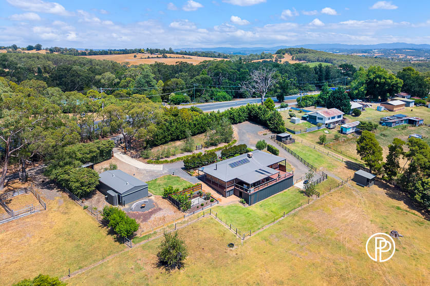 Click to view all images 1809 Warburton Highway Woori Yallock VIC 3139 - Image 1