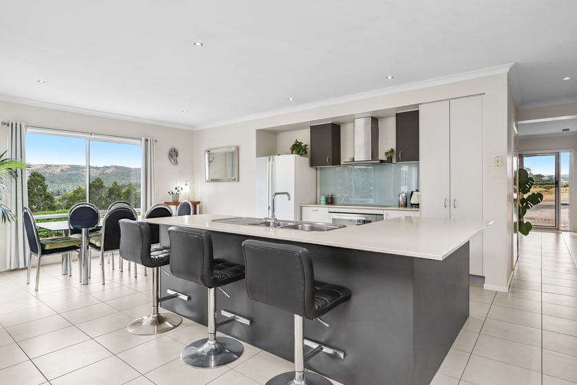 Click to view all images 570 Ogradys Road Kilmore VIC 3764 - Image 3