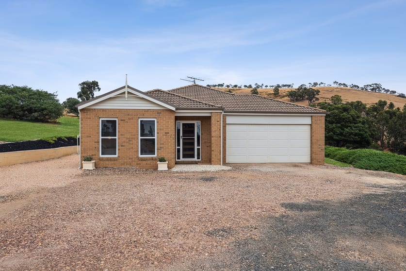 Click to view all images 570 Ogradys Road Kilmore VIC 3764 - Image 2