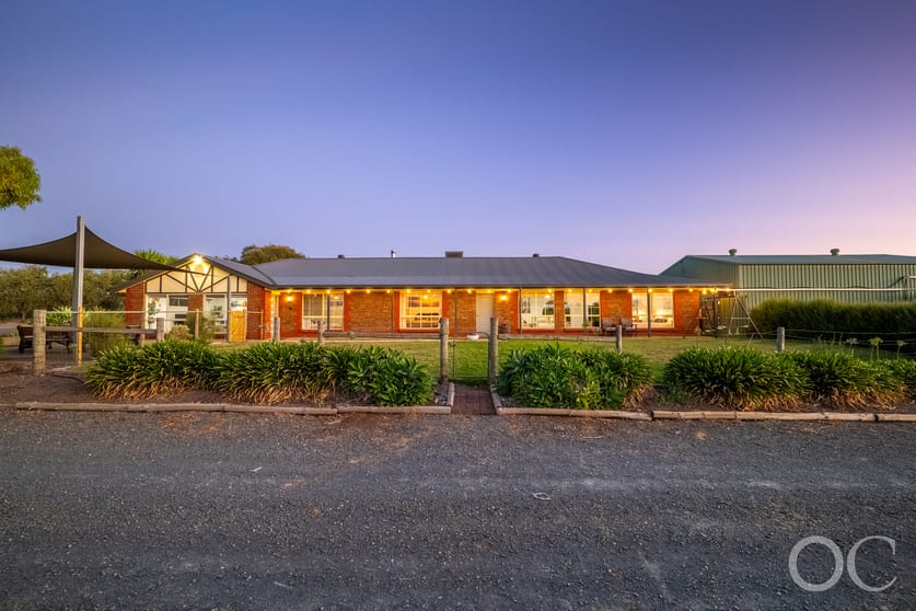 Click to view all images 28 Wheaton Road Mclaren Vale SA 5171 - Image 2
