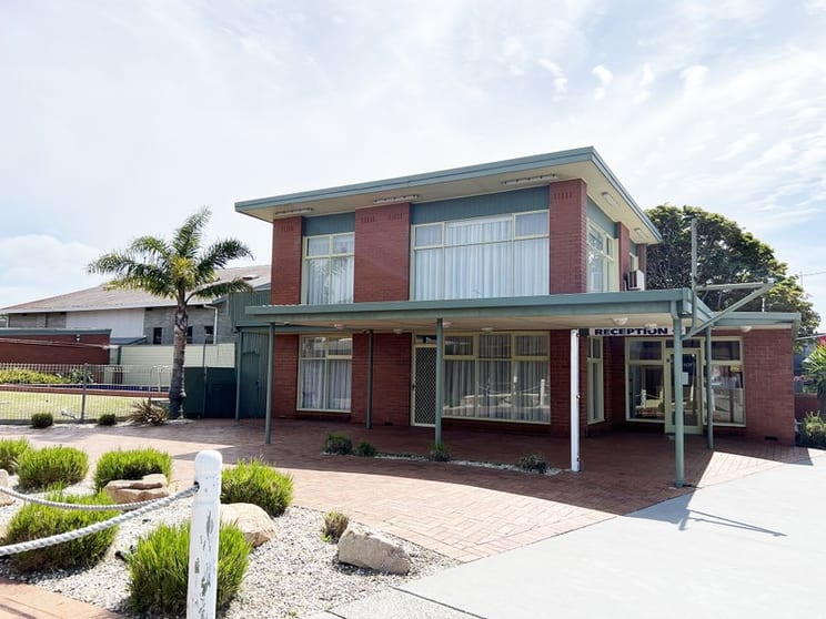 Click to view all images Motel business for sale in Lakes Entrance - Image 3