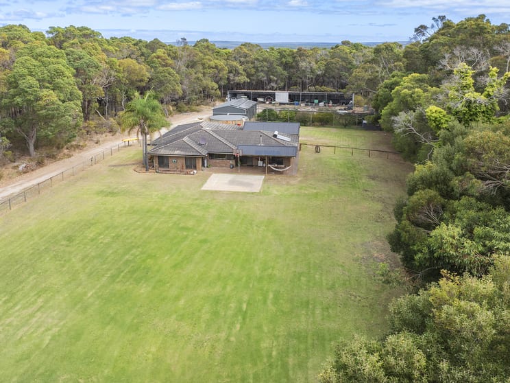 Click to view all images 69 Campbell Road Warner Glen WA 6288 - Image 2