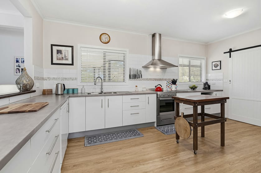 Click to view all images 240 Heathcote Redesdale Road Heathcote VIC 3523 - Image 2