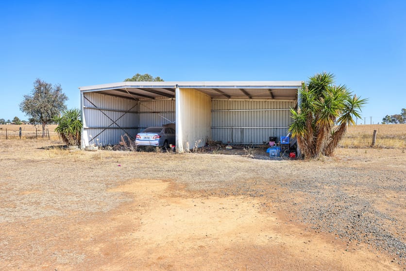 Click to view all images 161 New Winton Road Tamworth NSW 2340 - Image 3