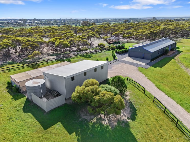 7 Bluebush Court Murray Bridge SA 5253 - Image 2