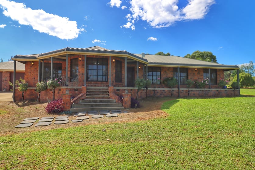 Click to view all images 24 SAINES ESTATE ROAD Young NSW 2594 - Image 1