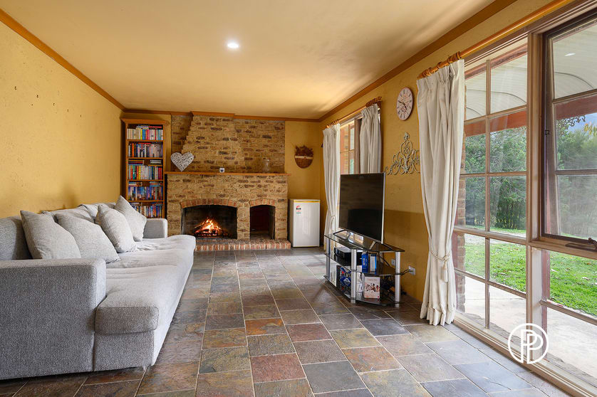 Click to view all images 700 Woods Point Road East Warburton VIC 3799 - Image 3