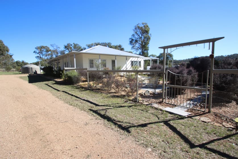 Click to view all images 300 Mount Mackenzie Road Tenterfield NSW 2372 - Image 2