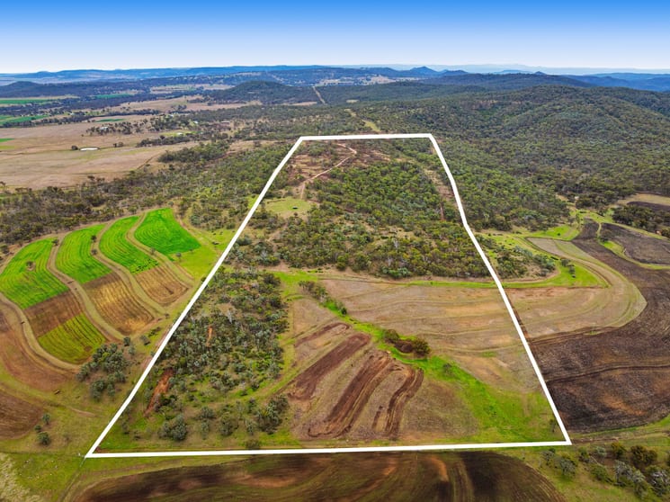 Click to view all images 252 Green Road East Greenmount QLD 4359 - Image 1