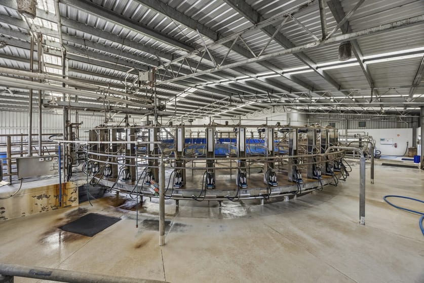 Click to view all images 999 Centre Road Cooriemungle VIC 3268 - Image 2