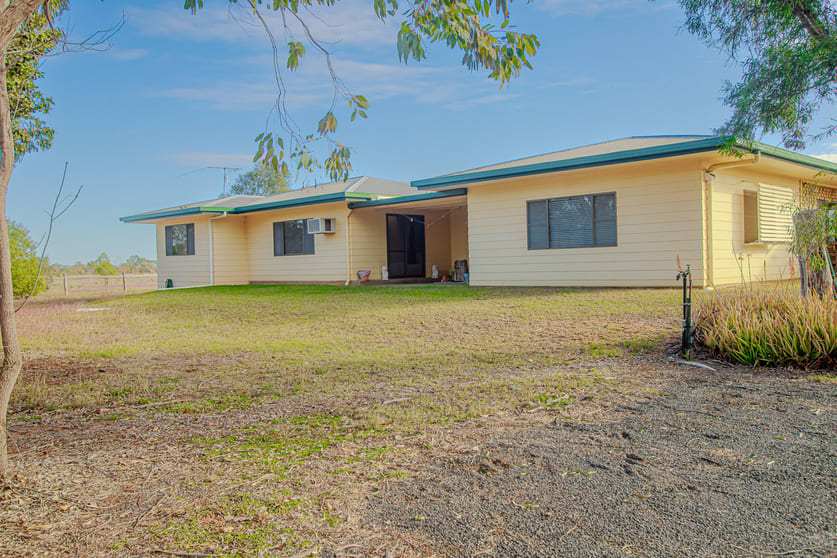 Click to view all images 104 Sandalwood Avenue West Dalby QLD 4405 - Image 3