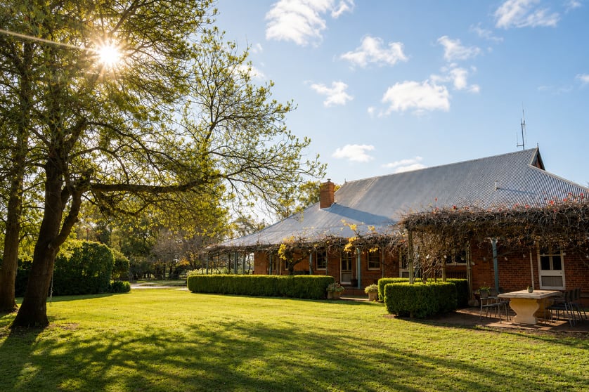 Click to view all images 115 Wattle Lane Forbes NSW 2871 - Image 2