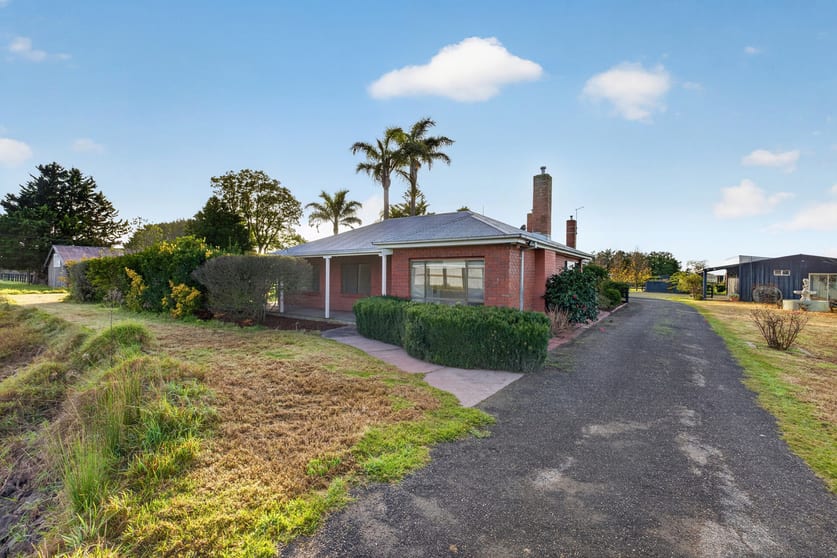 Click to view all images 266 Somerton Park Road Sale VIC 3850 - Image 3