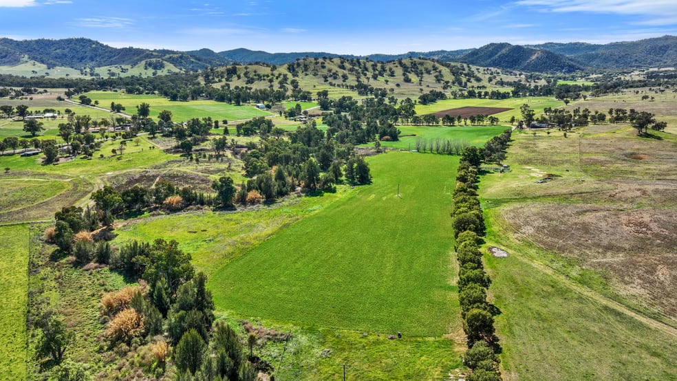 Click to view all images "The Oaks" 4 Magnesite Rd Tamworth NSW 2340 - Image 2