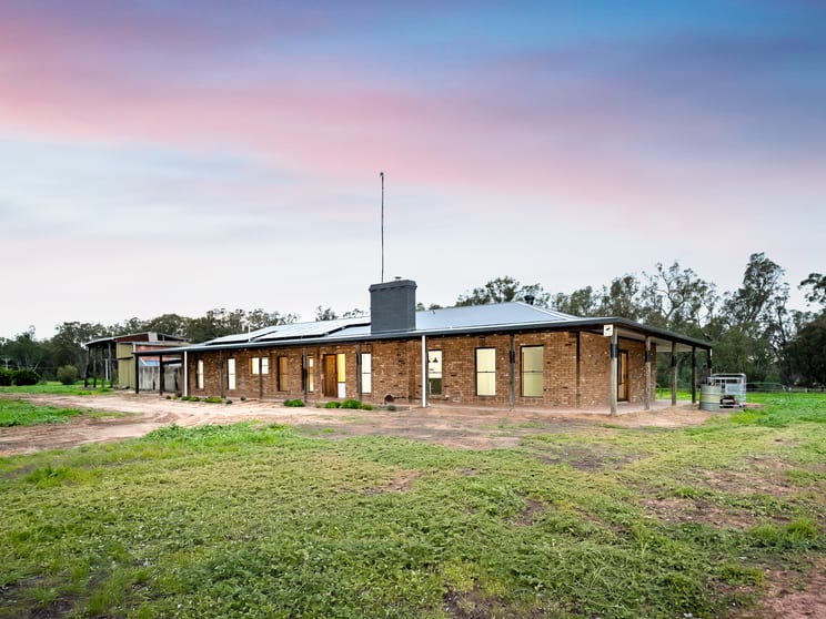 Click to view all images 57 Hutchins Lane Kotupna VIC 3638 - Image 3