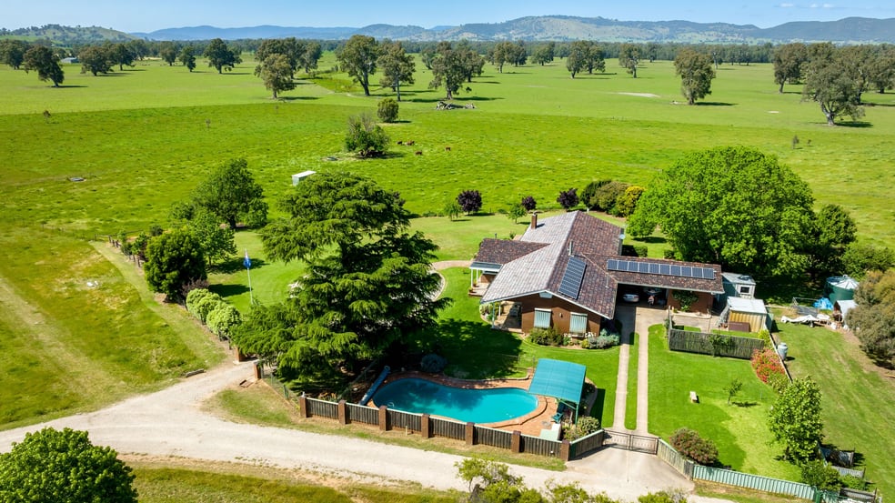 Click to view all images 3223 Riverina Highway Bungowannah NSW 2640 - Image 2