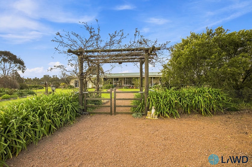 Click to view all images 24 Blue Hills Lane Murrumbateman NSW 2582 - Image 3